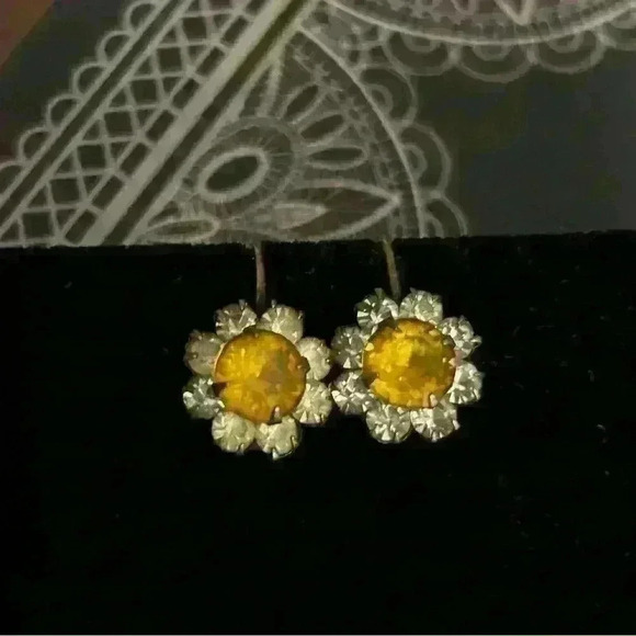 Vintage 1940s daisy rhinestone screwback sterling earrings - Picture 3 of 4
